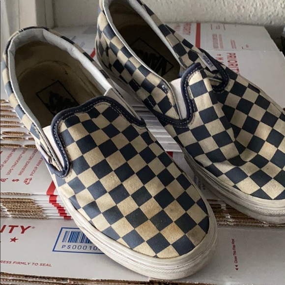 can slip on vans go in the washer